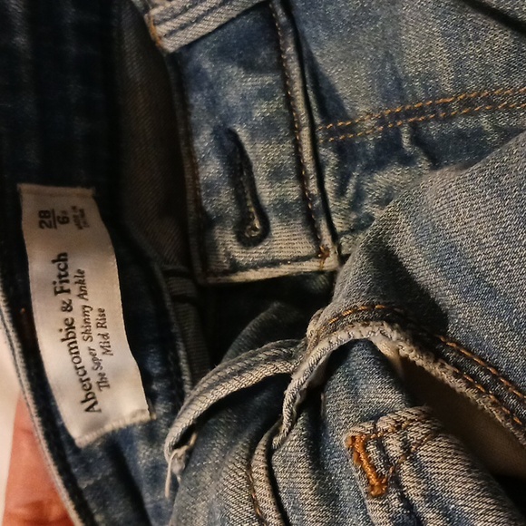 Abercrombie & Fitch jeans with embroidery - Picture 7 of 17